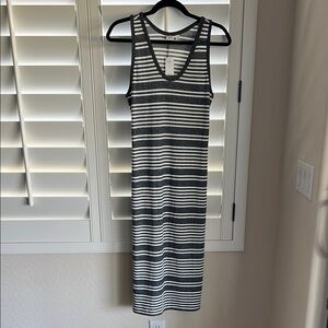 GAP Ribbed Heathered Grey and White Sleeveless V-Neck Midi Sheath Dress
